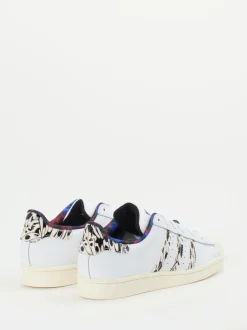 Adidas – Sneaker aus Synthetik in Weiß mit Grafikprint