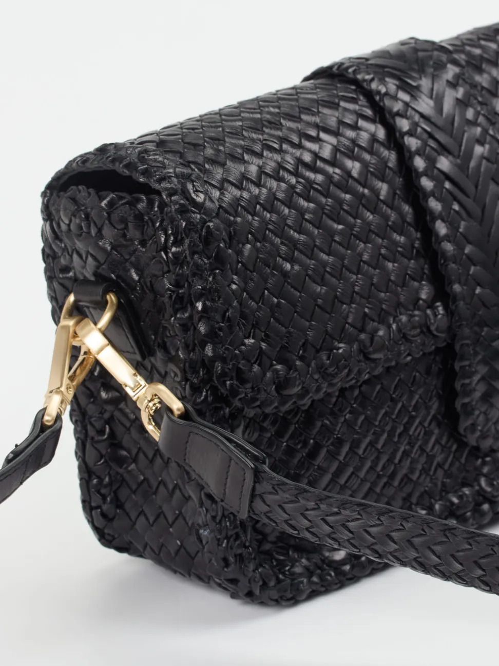 Allan K – Baguette-Tasche aus Flechtleder Schwarz