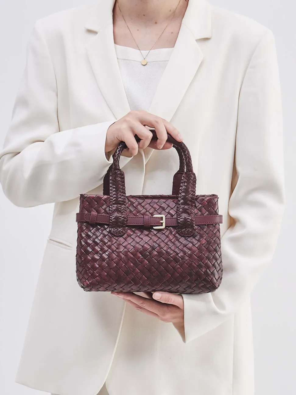 Allan K – Mini Tote Bag aus Flechtleder in Weinrot