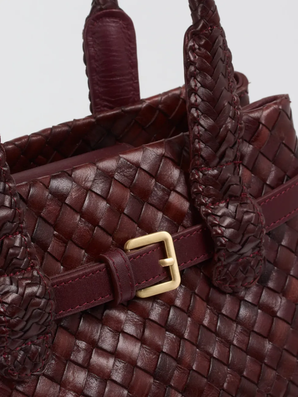 Allan K – Mini Tote Bag aus Flechtleder in Weinrot