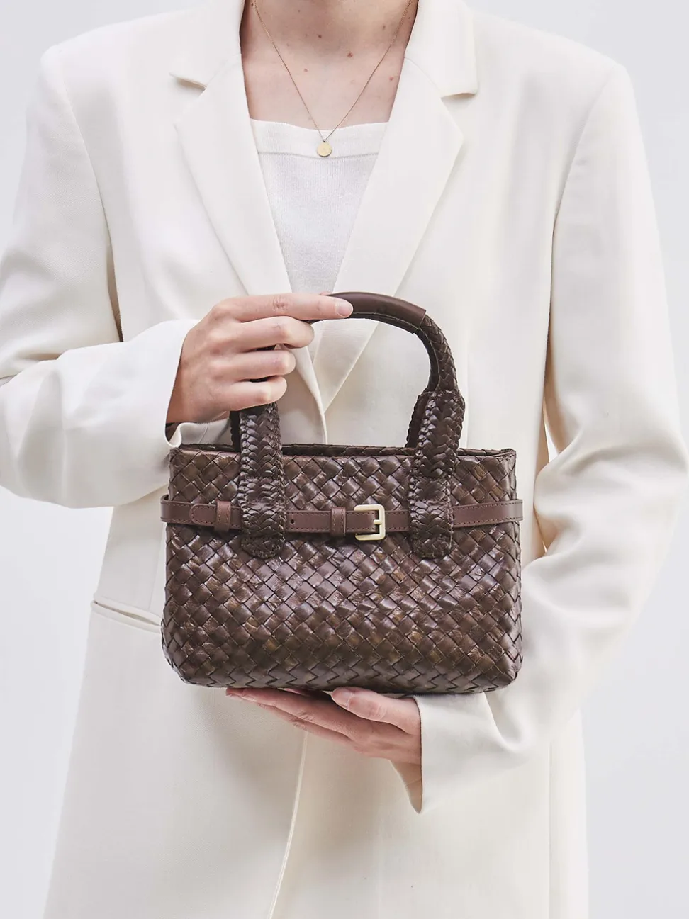Allan K – Mini Tote Bag aus Flechtleder Dunkelbraun