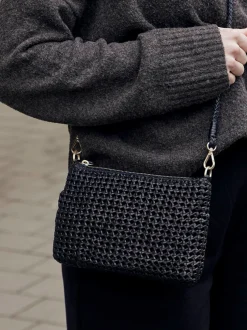 Allan K – Mini-Schultertasche aus Flechtleder schwarz