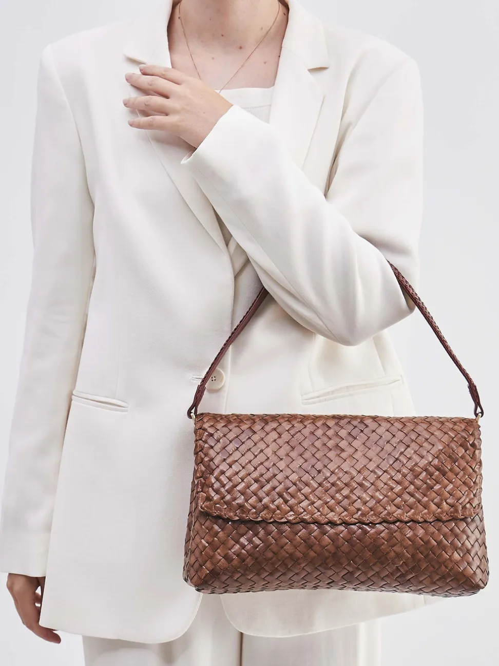 Allan K – Schultertasche aus Flechtleder Braun