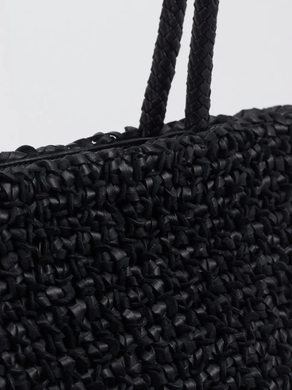 Allan K – Shopper aus Flechtleder in Schwarz