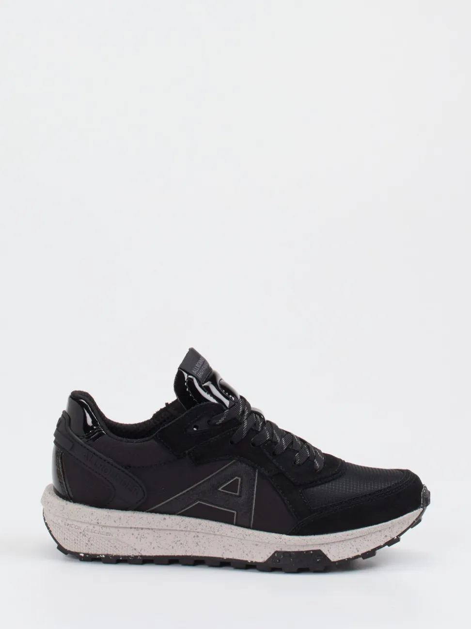 Allrounder – Outdoor-Sneaker aus Veloursleder und Mesh