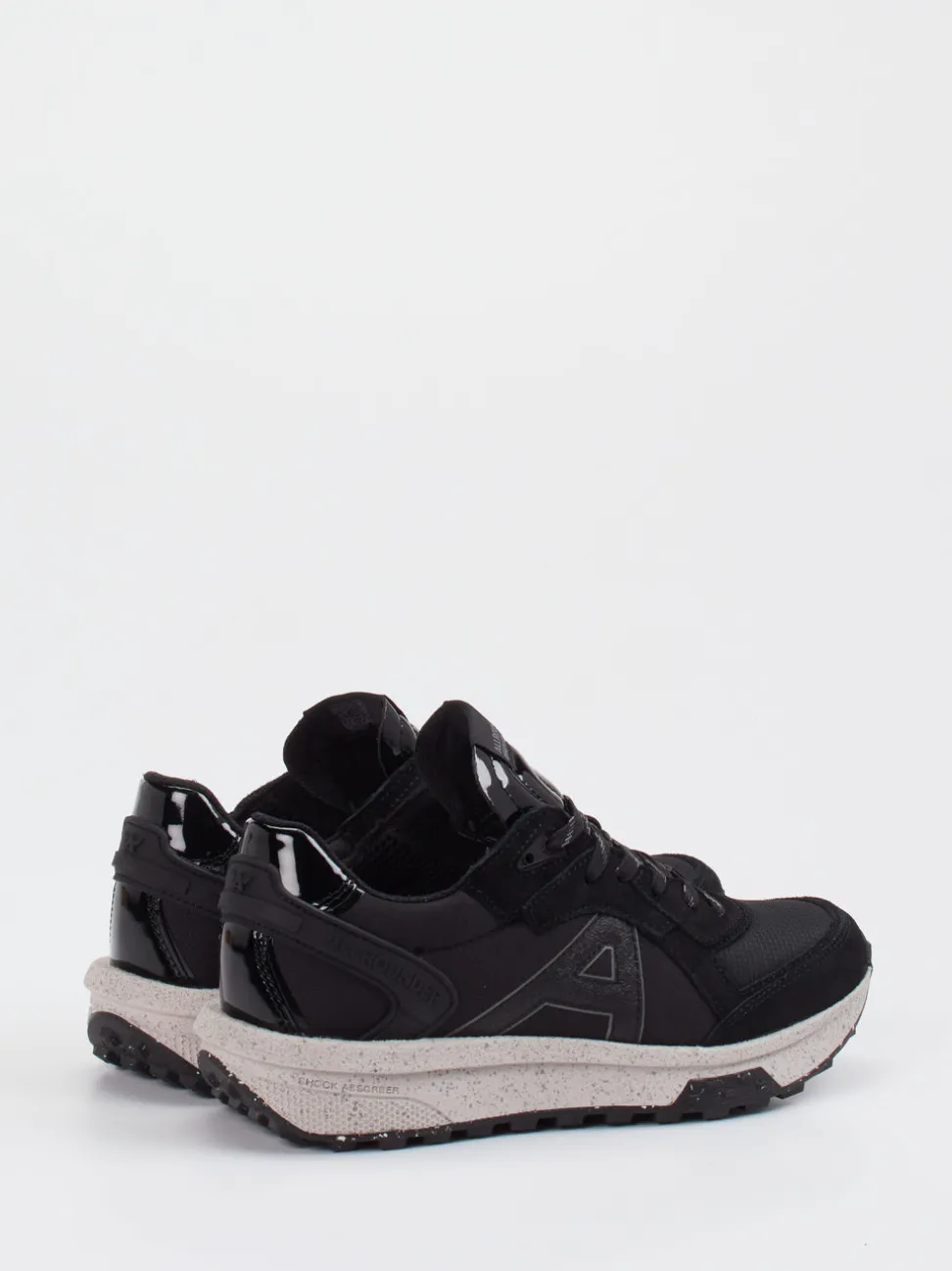 Allrounder – Outdoor-Sneaker aus Veloursleder und Mesh