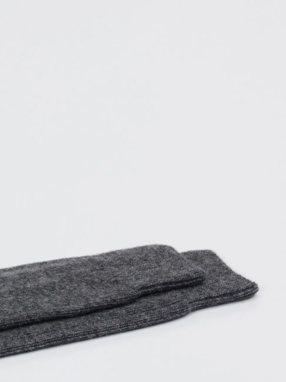 Alto Milano – Freizeitsocken aus Wolle in Anthrazit