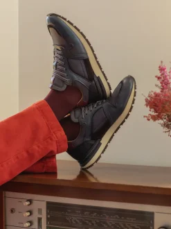 Ambitious – Sneaker aus Kalbleder in Dunkelblau