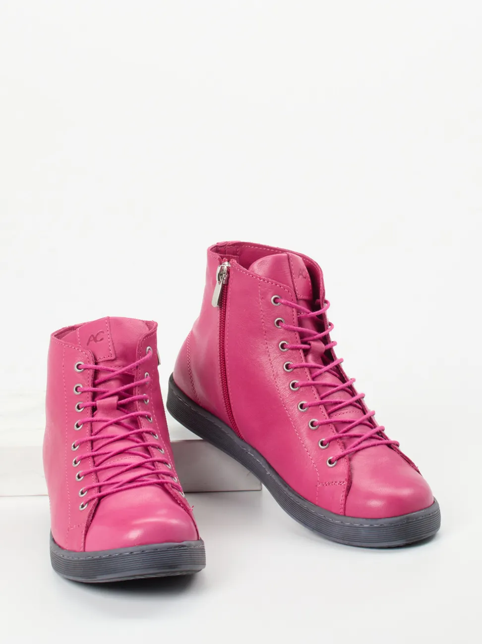 Andrea Conti – Schnürboots aus Kalbleder pink