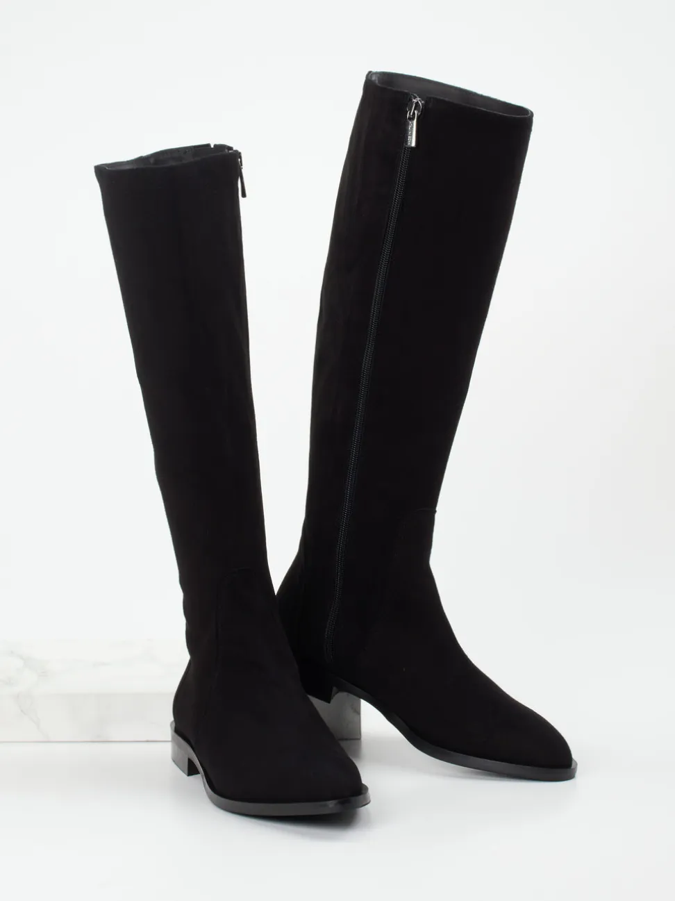 Andrea Puccini – Kniehohe Stiefel aus Veloursleder schwarz