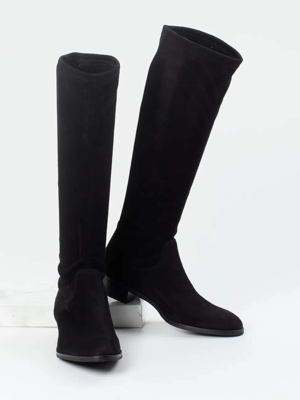 Andrea Puccini – Kniehohe Stiefel aus Stretch-Veloursleder schwarz