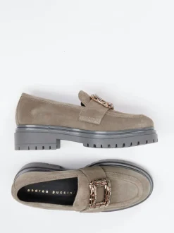 Andrea Puccini – Loafer aus Veloursleder in Taupe