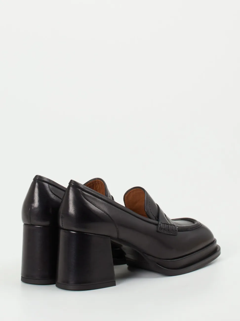 Andrea Puccini – Loafer aus glänzendem Lammleder Schwarz
