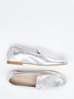 Andrea Puccini – Loafer aus Metallic-Glattleder silber