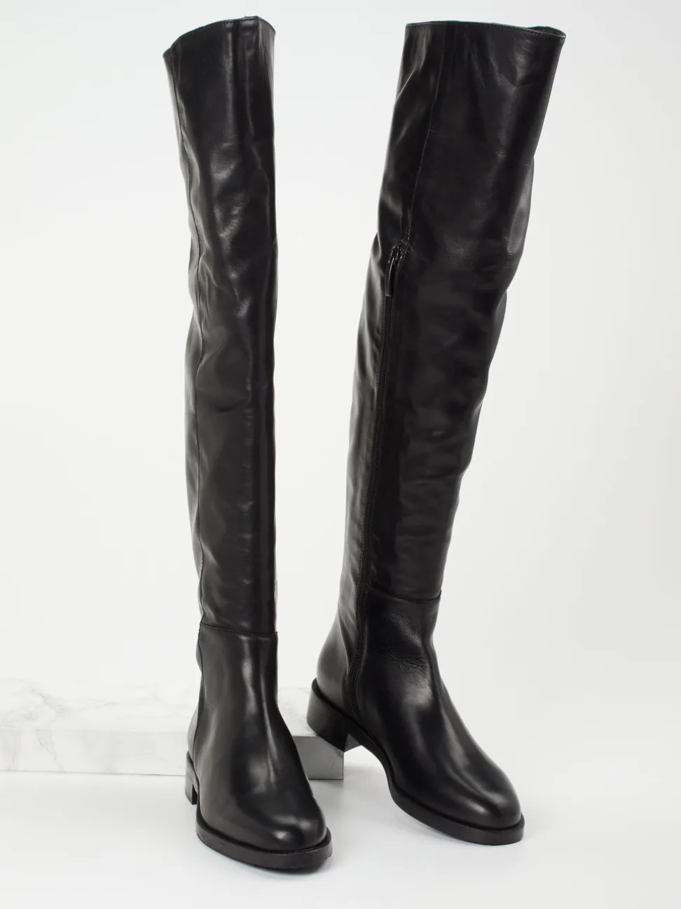 Andrea Puccini – Overknee-Stiefel aus Kalbleder schwarz