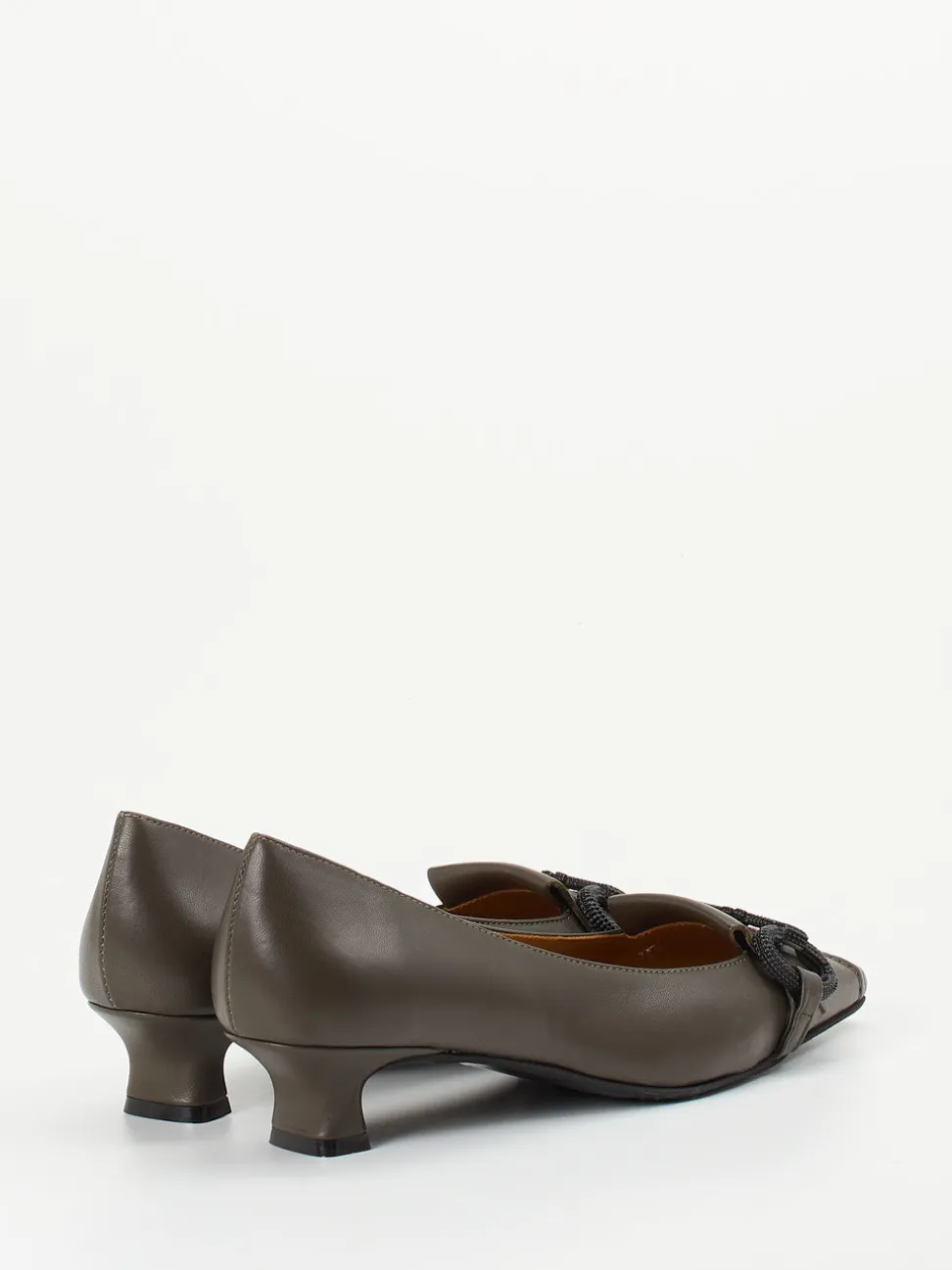 Andrea Puccini – Pumps aus Lammleder in Schlammgrau