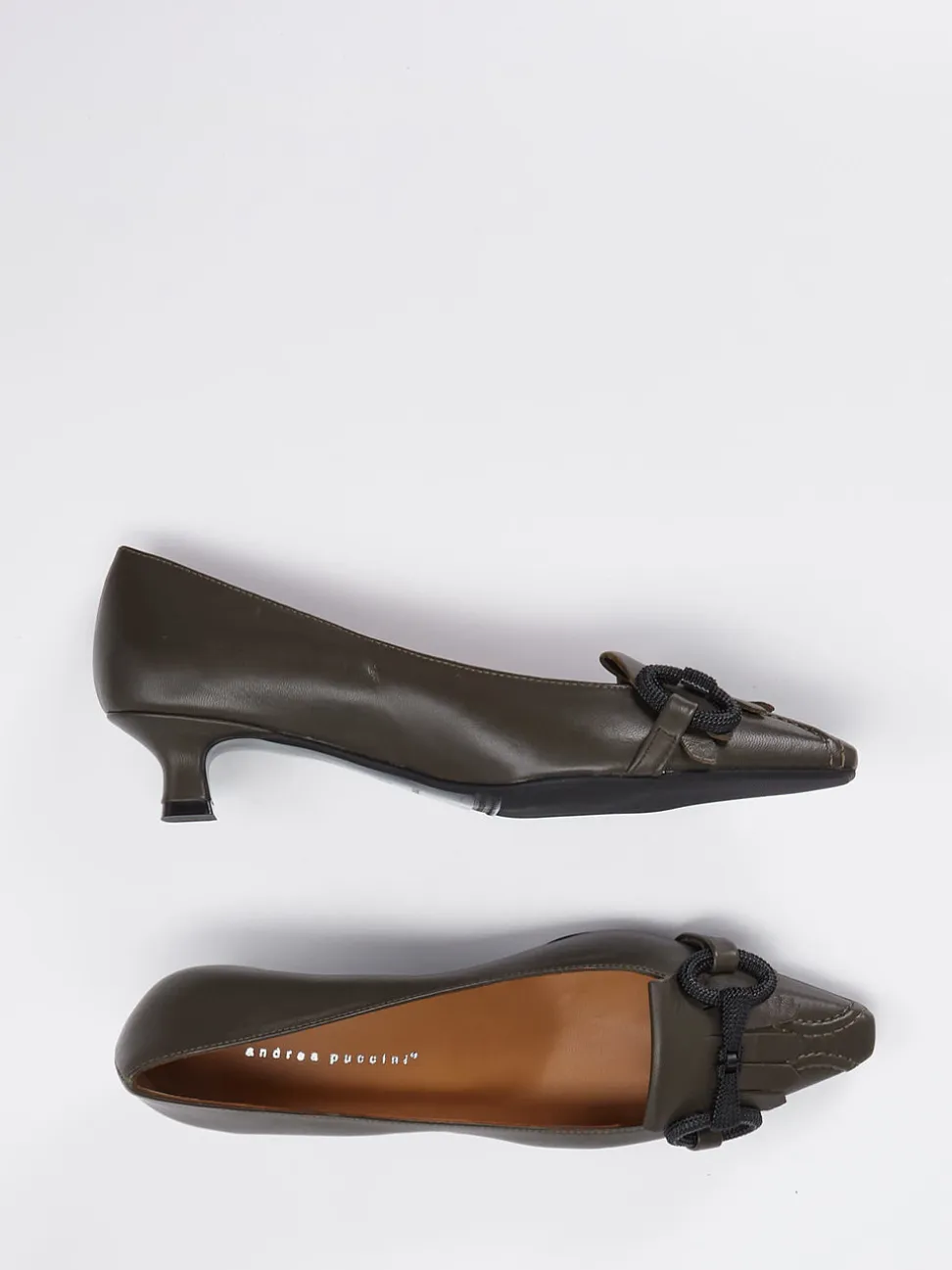 Andrea Puccini – Pumps aus Lammleder in Schlammgrau