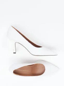 Andrea Puccini – Pumps aus Metallicleder Weiß