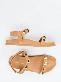 Andrea Puccini – Riemchensandale aus Kalbleder Camel