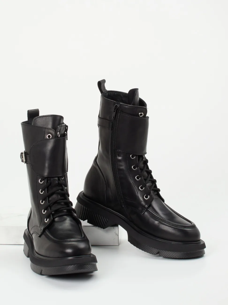 Andrea Puccini – Schnürboots aus Kalbleder Schwarz