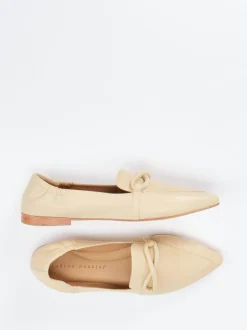 Andrea Puccini – Slipper aus Lammleder in Beige