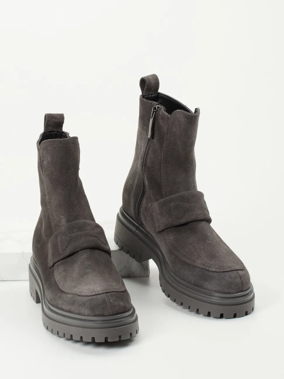 Andrea Puccini – Stiefelette aus Veloursleder grau