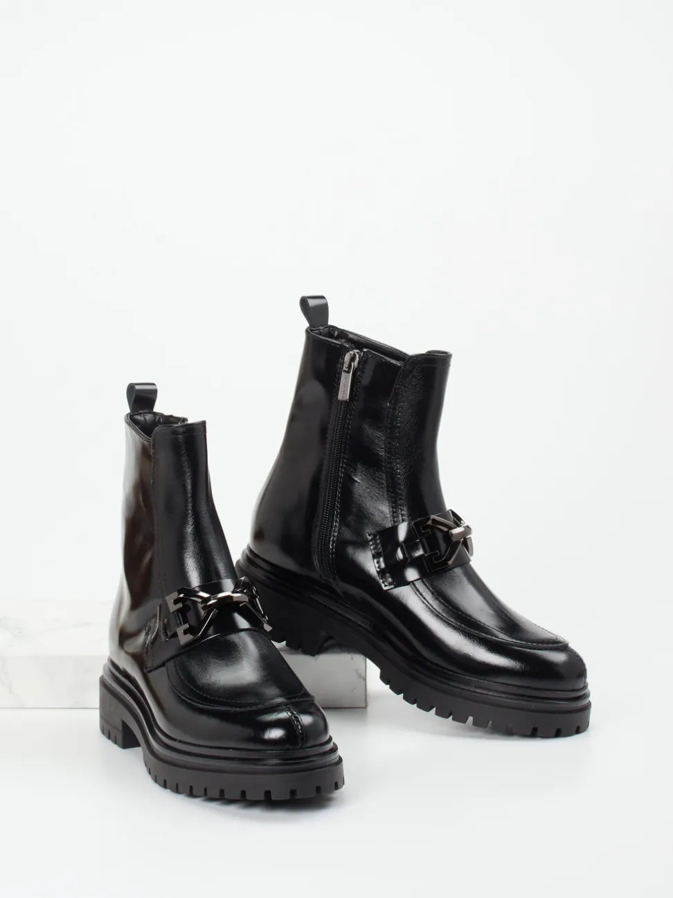 Andrea Puccini – Stiefelette aus Hochglanzleder schwarz