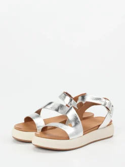 Andrea Sabatini – Plateau-Sandalen aus Metallicleder silber