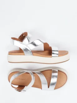 Andrea Sabatini – Plateau-Sandalen aus Metallicleder silber