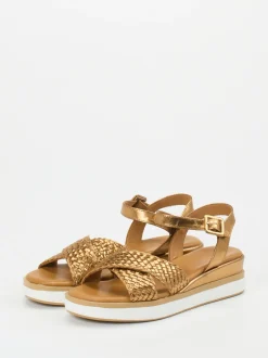 Andrea Sabatini – Plateau-Sandalen aus Flechtleder goldfarben