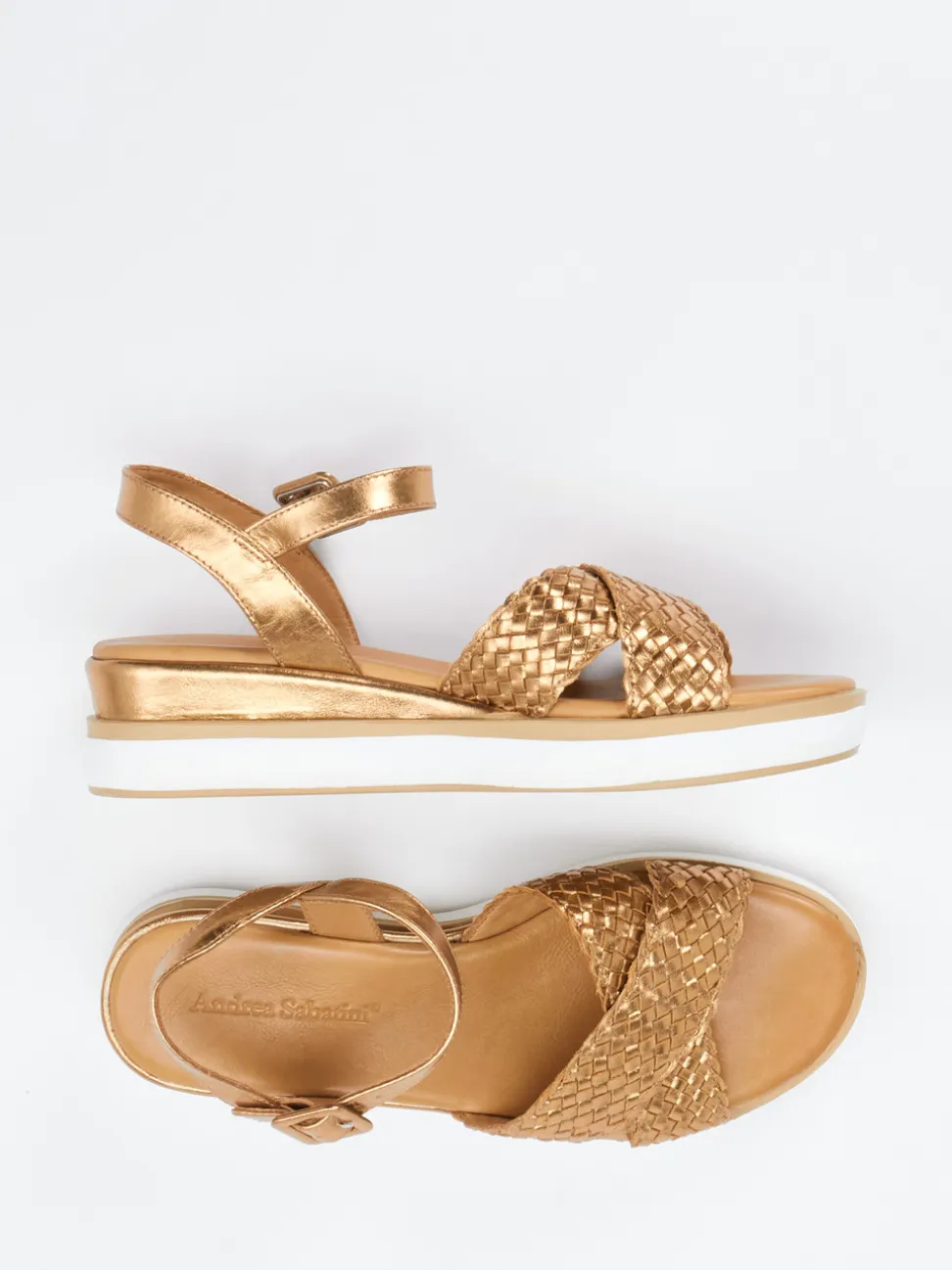 Andrea Sabatini – Plateau-Sandalen aus Flechtleder goldfarben