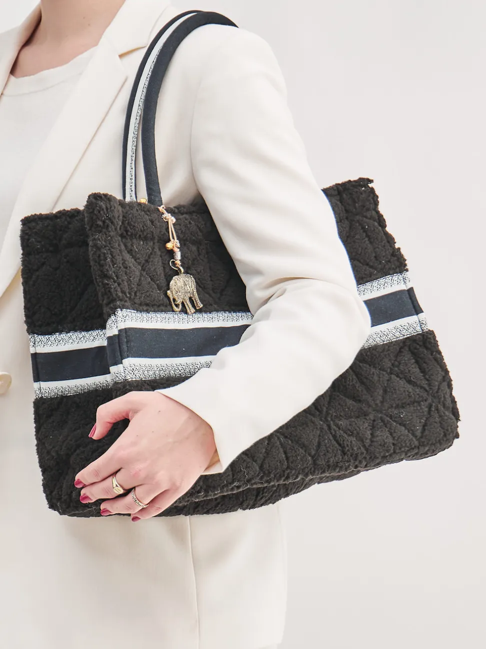 ANOKHI – Shopper
