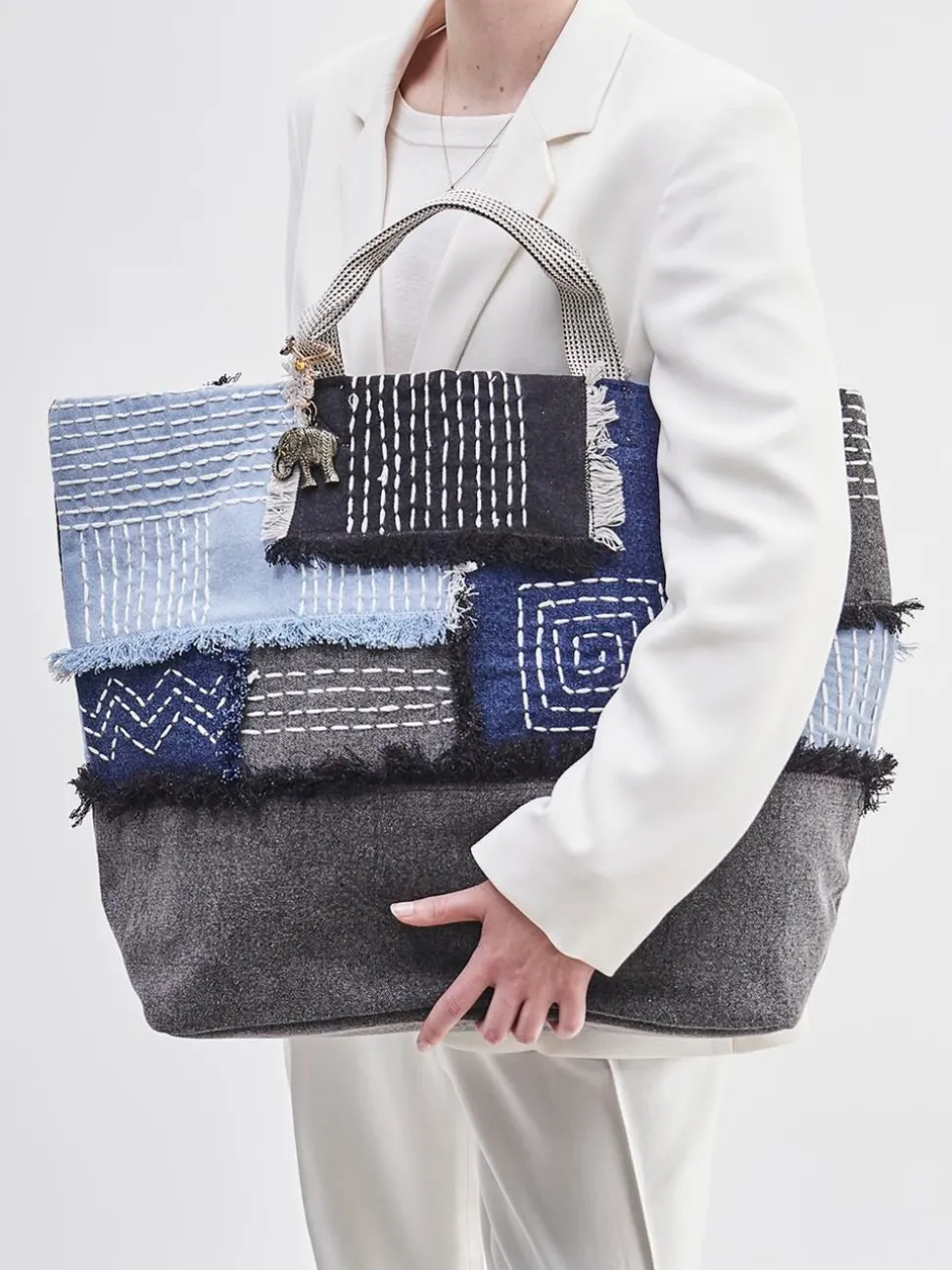 ANOKHI – Shopper aus Textil im Patchwork-Design