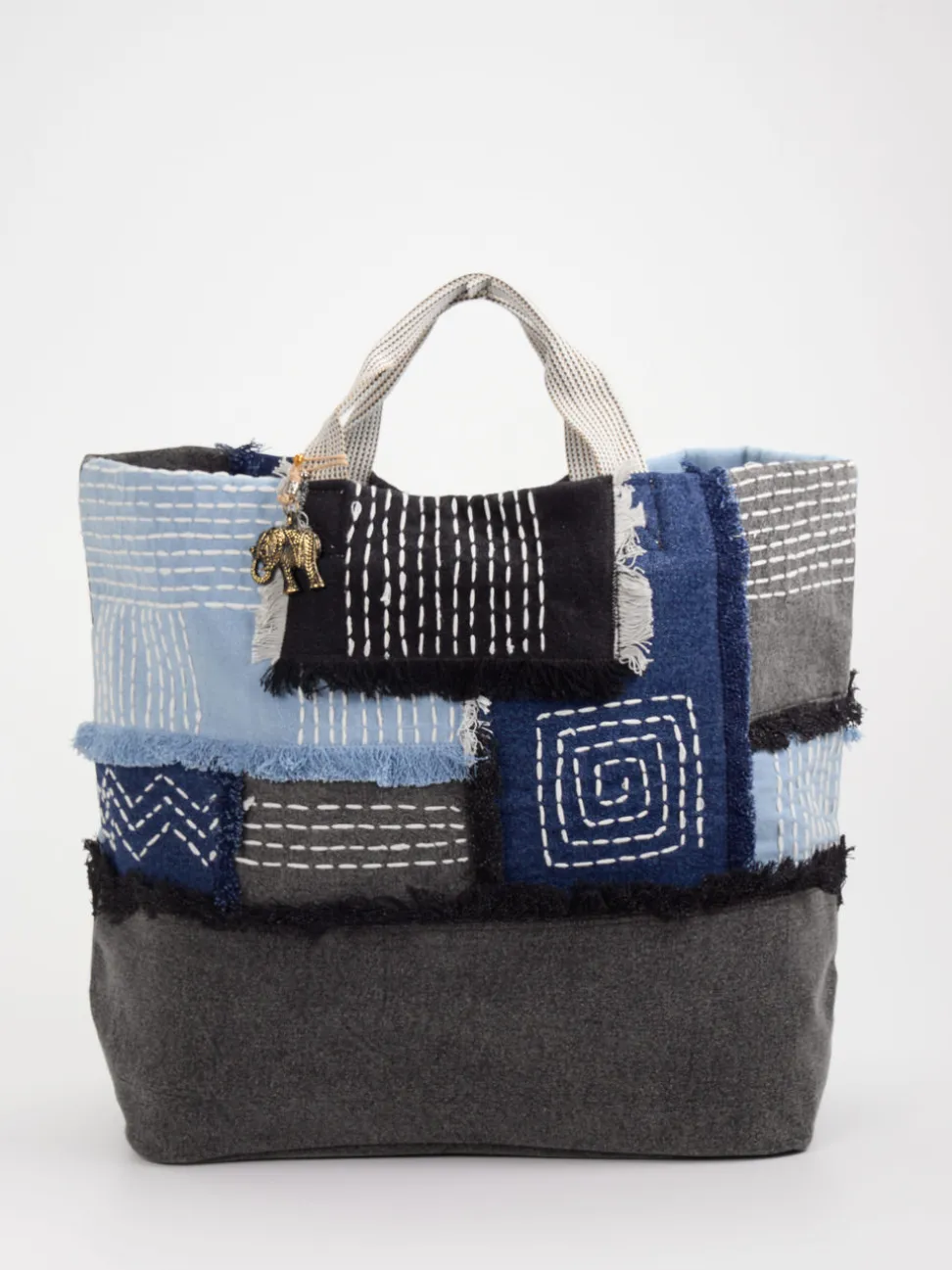 ANOKHI – Shopper aus Textil im Patchwork-Design