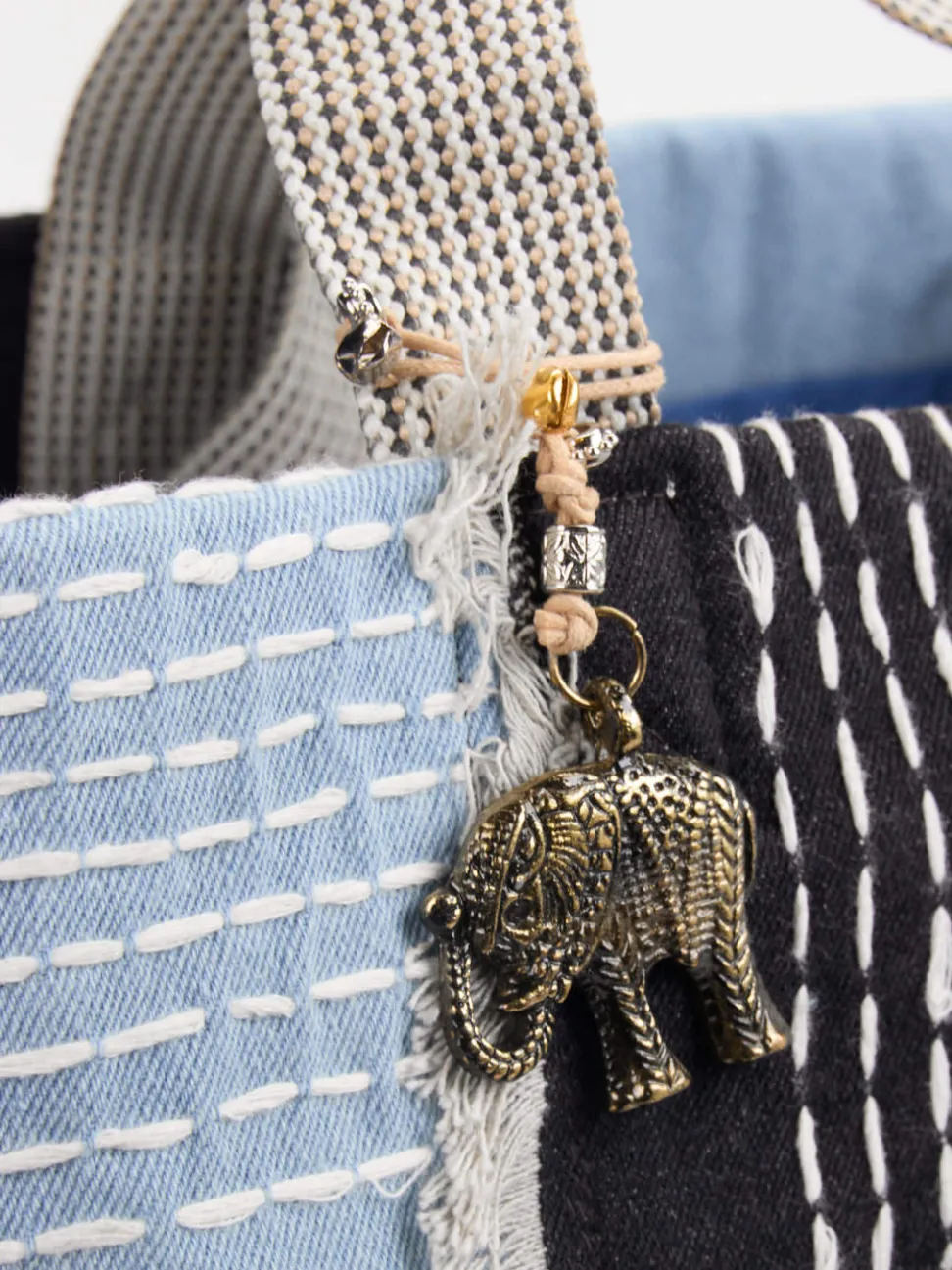 ANOKHI – Shopper aus Textil im Patchwork-Design