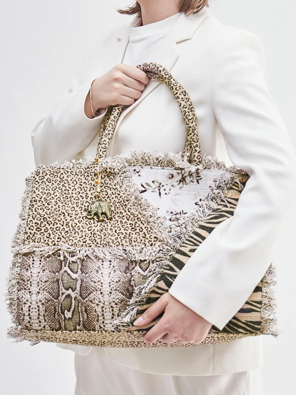 ANOKHI – Shopper aus Textil mit Animal-Patchwork