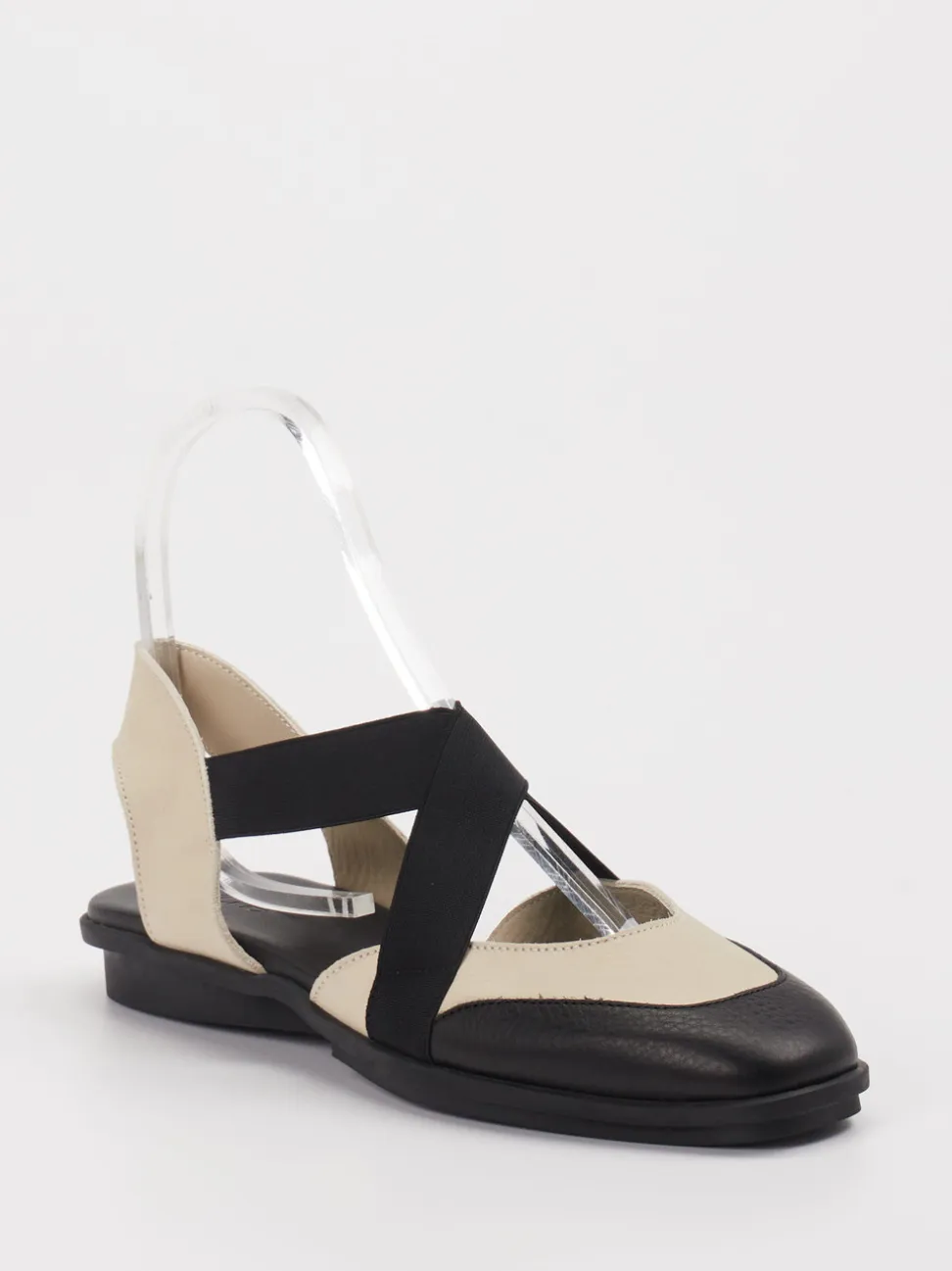 Arche – Geschlossene Zehensandalen aus Leder Beige