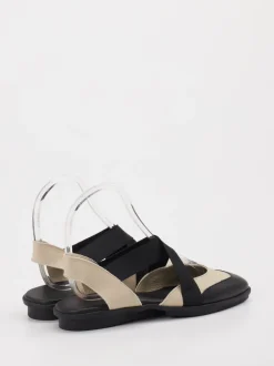 Arche – Geschlossene Zehensandalen aus Leder Beige
