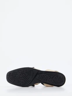 Arche – Geschlossene Zehensandalen aus Leder Beige