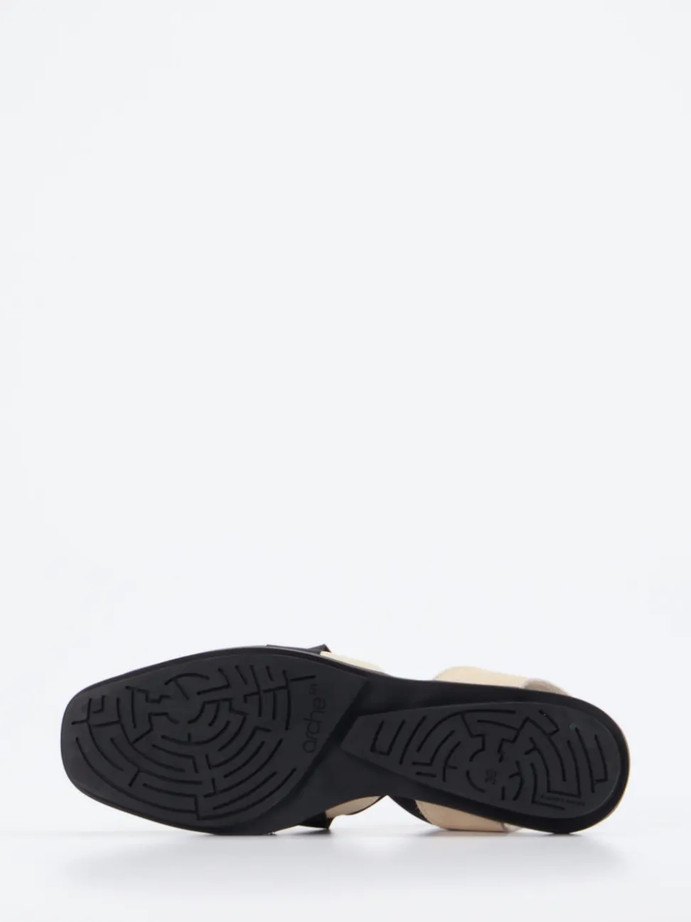 Arche – Geschlossene Zehensandalen aus Leder Beige