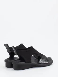 Arche – Komfortsandalen aus Stretch mit Lackdetail