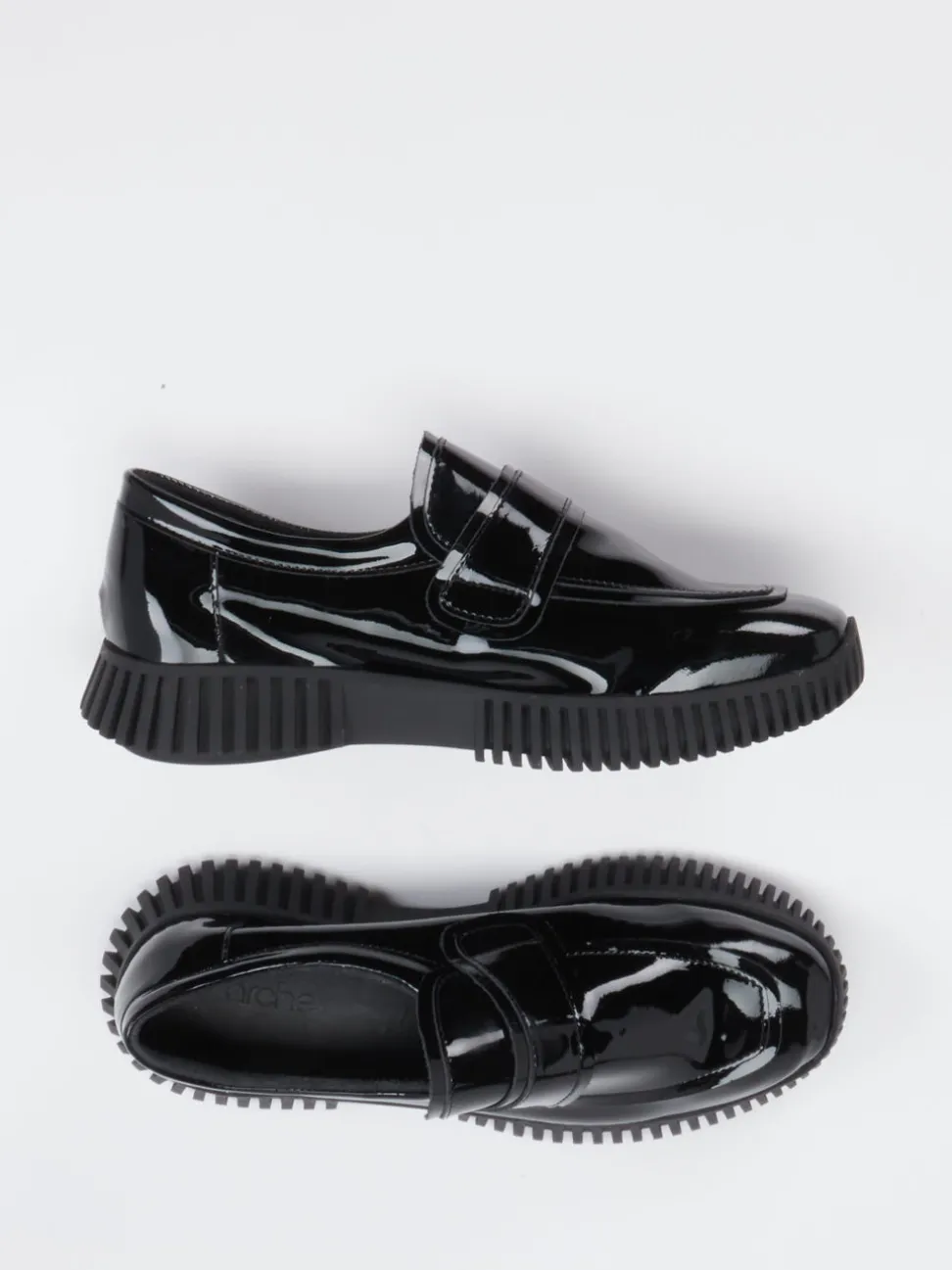 Arche – Loafer aus Lackleder in Schwarz