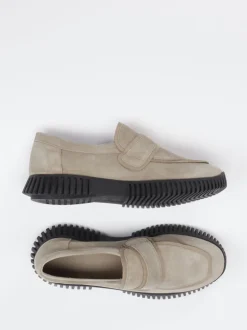 Arche – Loafer aus Veloursleder in Beigegrau
