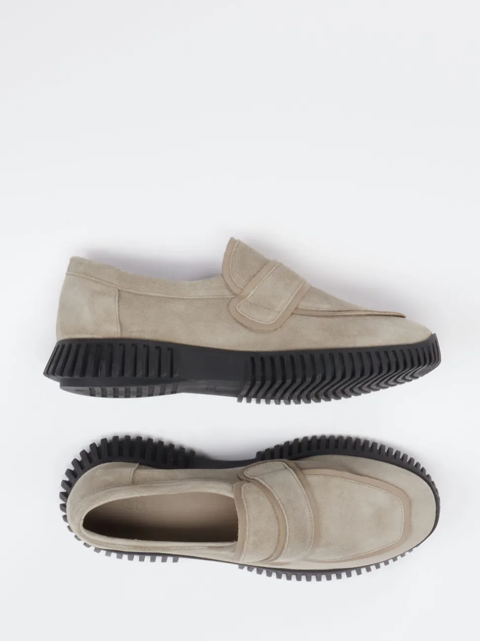 Arche – Loafer aus Veloursleder in Beigegrau
