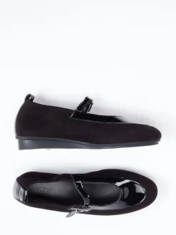 Arche – Spangenpumps aus Lackleder und Veloursleder Schwarz