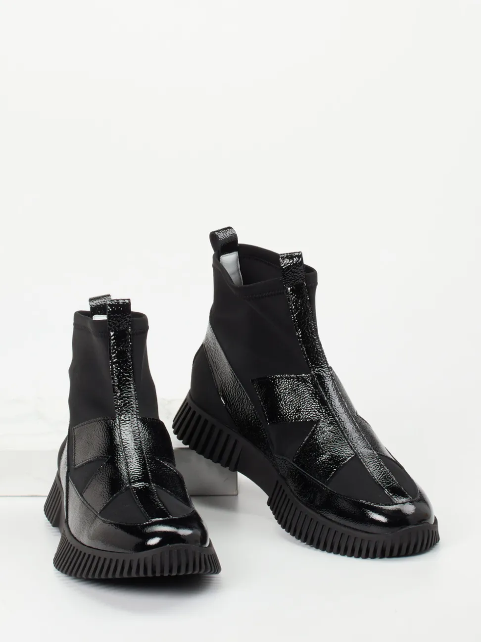 Arche – Stiefeletten aus Lackleder Schwarz