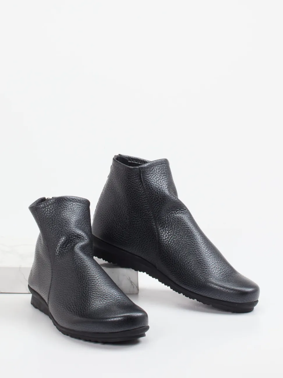 Arche – Stiefeletten aus Metallicleder in Schwarz