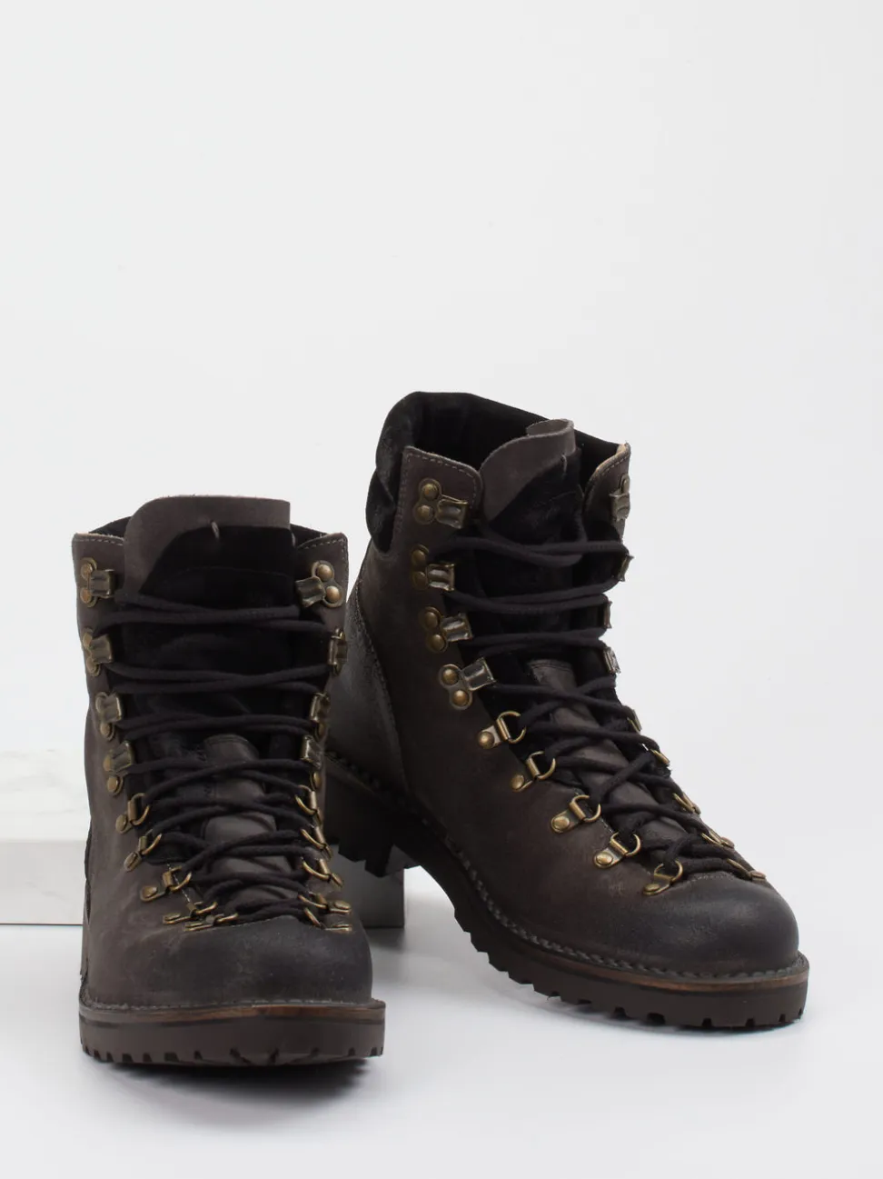 Astorflex – Wanderstiefeletten aus Veloursleder braun