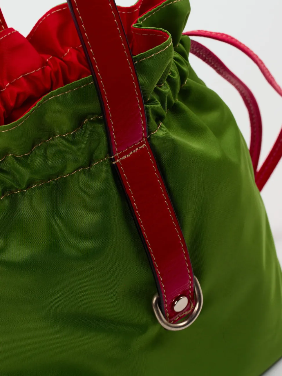 AU 79 – Beuteltasche aus Textil und Leder grasgrün