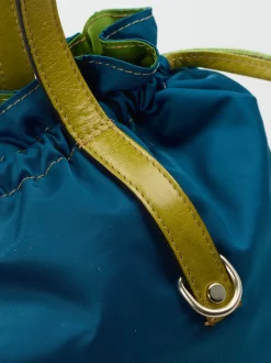 AU 79 – Beuteltasche aus Textil und Leder petrolblau